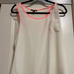 White/pink tank